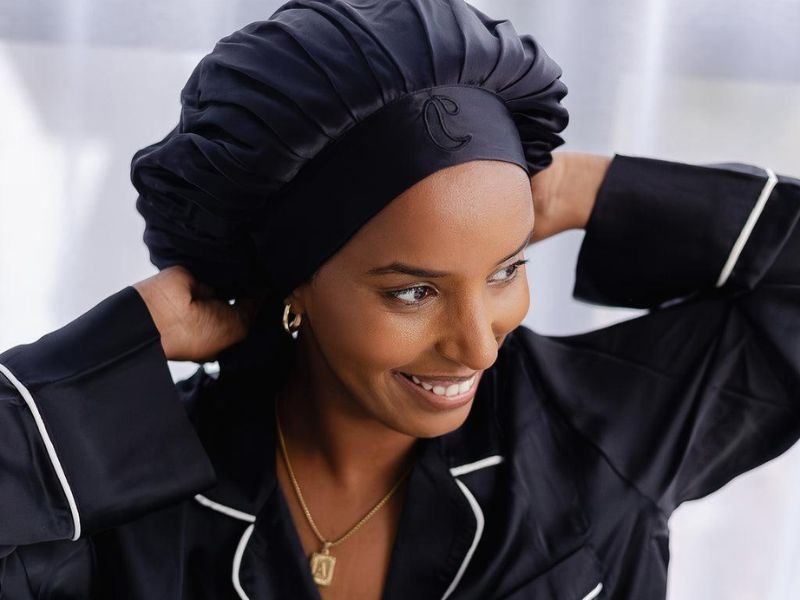 Reduce friction while maintaining the hairstyle.