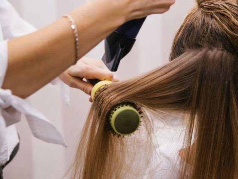 Gentle drying to reduce friction and frizz.