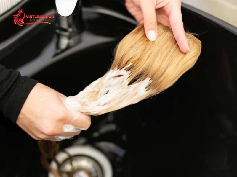 Smooth product gently down the ends, avoiding tapes or bonds.
